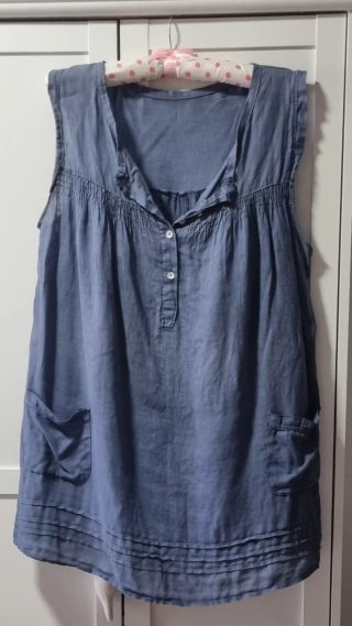 Blusa azul sin mangas