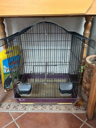 Jaula para pájaros negra y morada