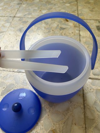Cubitera azul con asa