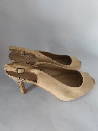 Zapatos de tacón de chica N°39 de Marypaz nuevos.