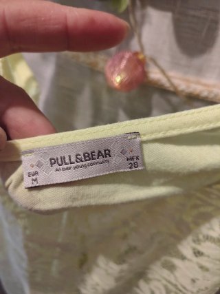 Top encaje verde lima Pull&Bear Talla M