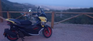 Aprilia SR 200 GT Negra y Amarilla