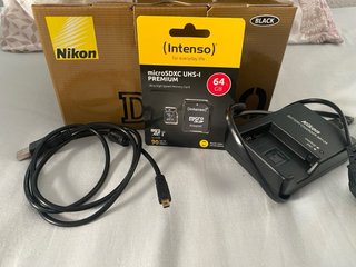 Cámara Nikon D3300 + Accesorios