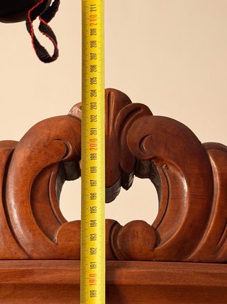 Armario de madera antiguo