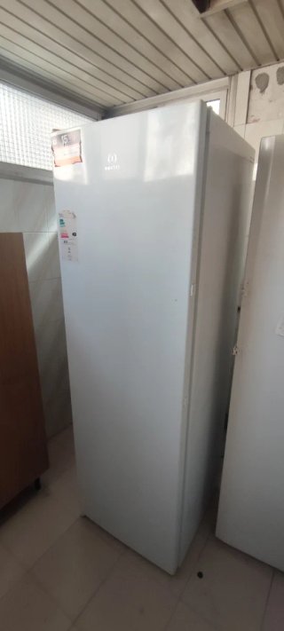 Congelador vertical blanco