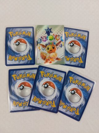 Lotto Pokémon Evoluzioni Prismatiche Pokèball