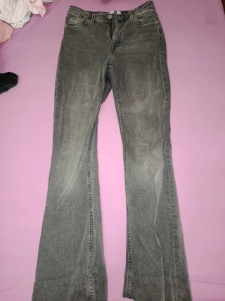 Pantalones vaqueros campana grises