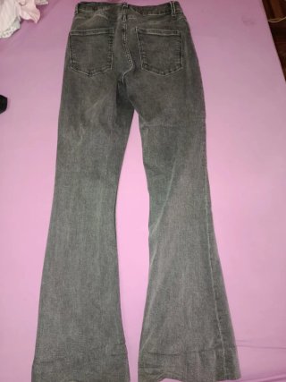 Pantalones vaqueros campana grises