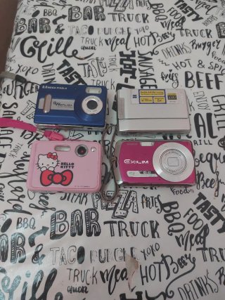 Set di fotocamere digitali Sony, Casio, Werlisa