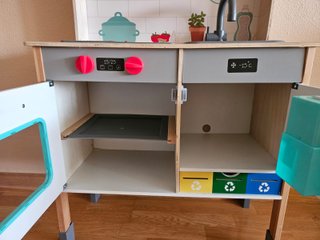 Cocina infantil de madera con accesorios