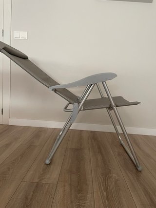 2 sillas plegables gris / beige para jardín( 50€)