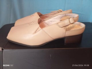Zapatos abiertos en puntera y talón, beige, T 40.