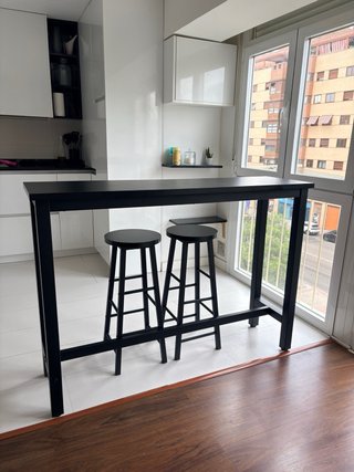 Mesa alta cocina con 2 taburetes