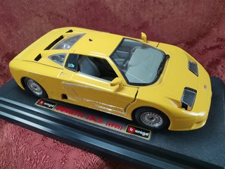 Burago 3045 Bugatti EB 110 Amarillo