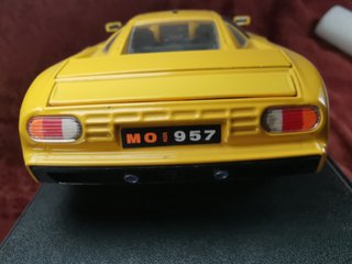 Burago 3045 Bugatti EB 110 Amarillo