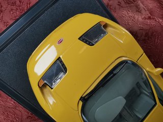 Burago 3045 Bugatti EB 110 Amarillo