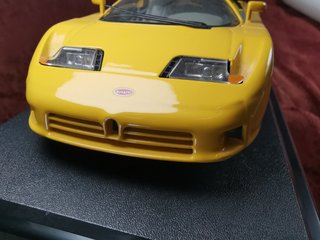 Burago 3045 Bugatti EB 110 Amarillo