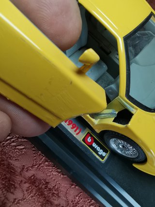 Burago 3045 Bugatti EB 110 Amarillo