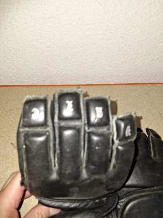 Guantes de boxeo negros de cuero