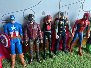 Muñecos Marvel y DC