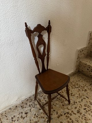Mesita de noche vintage y silla