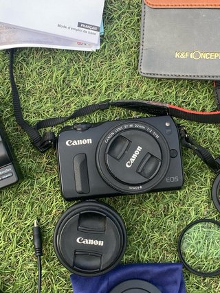 Canon EOS M Cámara Digital + Accesorios