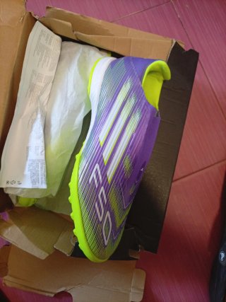 Botas de fútbol Adidas verdes y moradas