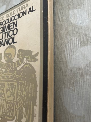 Libro Introducción al régimen político español - J