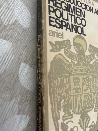 Libro Introducción al régimen político español - J