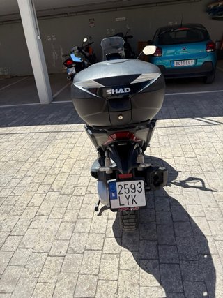 Honda ADV 350 2022 Negra/Gris