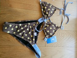 Bikini Cupshe lunares marrón y azul