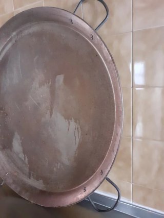 Paellera metálica grande