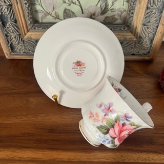 Taza y plato Royal Albert porcelana inglesa