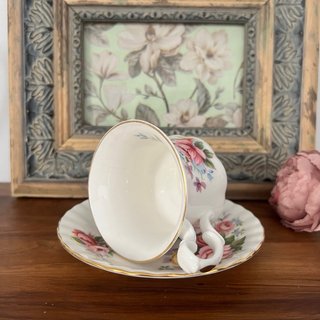 Taza y plato Royal Albert porcelana inglesa