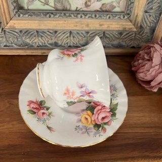 Taza y plato Royal Albert porcelana inglesa