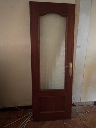 Puerta madera con cristal