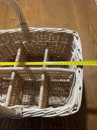 Cesta de mimbre con asa