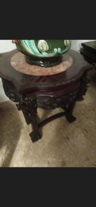 Mesita antiguedad de madera de rosa con mármol