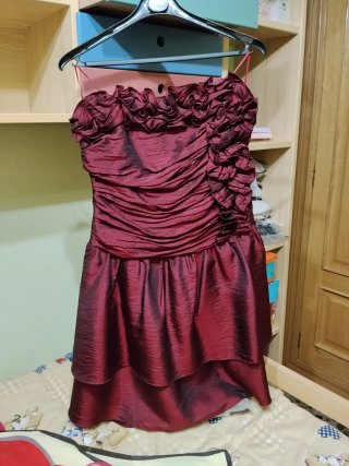 Vestido de fiesta burdeos
