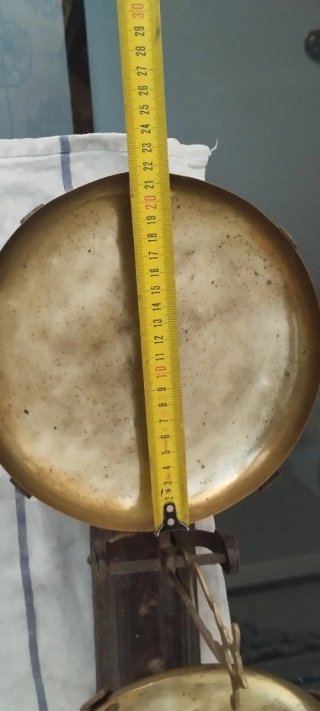 Balanza de platillos y juego de pesas