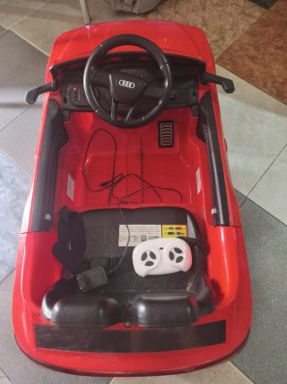 Coche eléctrico infantil Audi rojo