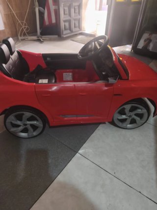 Coche eléctrico infantil Audi rojo