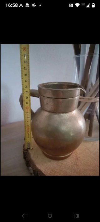 Brocca in ottone con manico