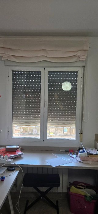 Ventanas de aluminio, blancas.
