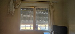 Ventanas de aluminio, blancas.