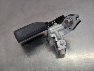 ENGANCHE CINTURON TRASERO IZQUIERDO MAZDA 3 BERLI