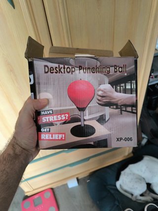 Pelota de boxeo de escritorio roja