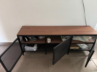 Mueble TV madera y metal negro IKEA