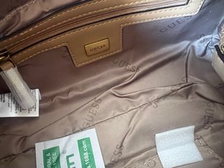 Bolso Guess Dorado con Logo Repetido original