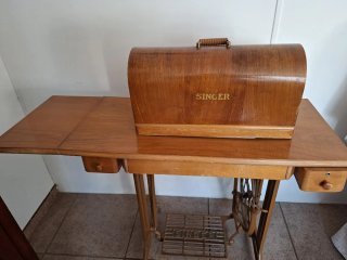 Máquina de coser Singer antigua
